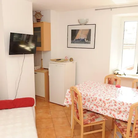 Apartma Lavela *