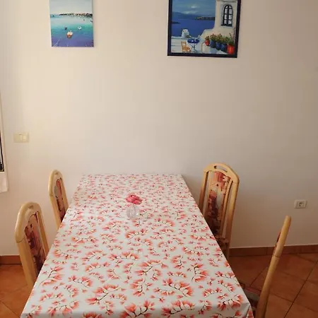 Apartma Lavela דירה איזולה